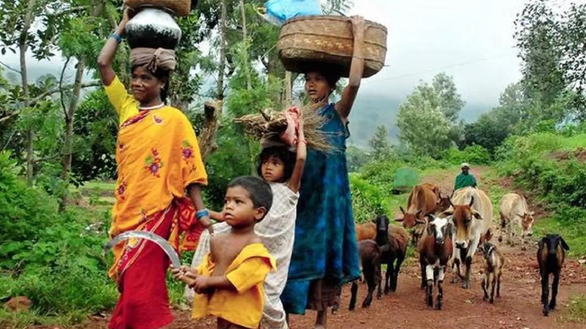 विश्व आदिवासी दिवस: गरीबी और भुखमरी का दंश झेलने को क्यों मजबूर हैं आदिवासी?