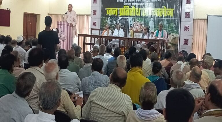 सर्व सेवा संघ की लड़ाई मनुस्मृति और हिन्द स्वराज के मूल से निकलने वाले दो विचारों की लड़ाई: कुमार प्रशांत 