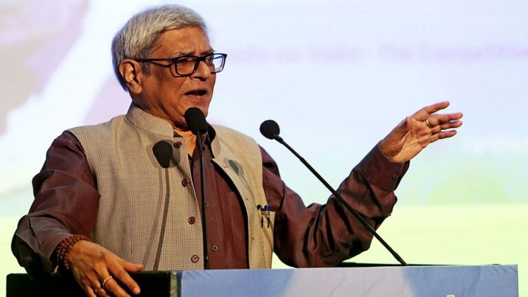 संविधान पर बिबेक देबरॉय की राय अब हो गयी निजी!