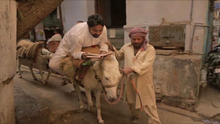‘घोड़े को जलेबी खिलाने जा रिया हूं’ फिल्म में यथार्थ का  प्रभावशाली चित्रण