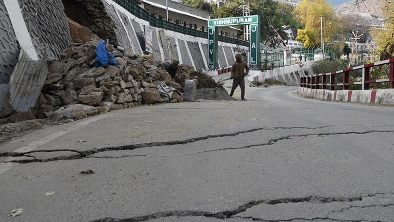 श्रुति जैन का लेख: जोशीमठ से उठे कुछ सवाल, क्या हिमालय हिमालयवासियों के लिए नहीं?
