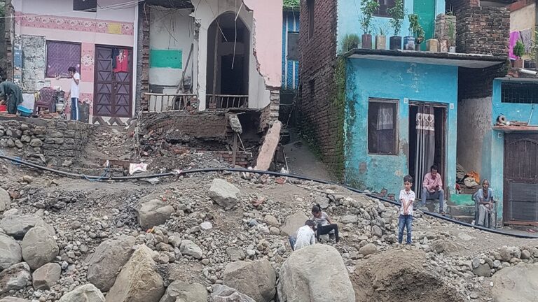 ग्राउंड रिपोर्ट: कलसिया नाले ने काठगोदाम में मचाई तबाही, कुमाऊं का द्वार हल्द्वानी भी खतरे में