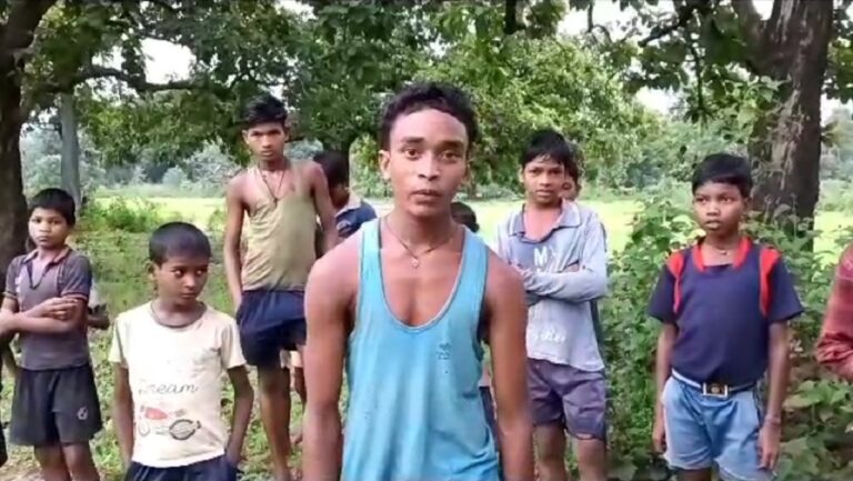 ग्राउंड रिपोर्ट: दंतेवाड़ा के तुमरीगुंडा बालक आश्रम में शौचालय नहीं, छात्र शौच के लिए जंगल जाने को मजबूर