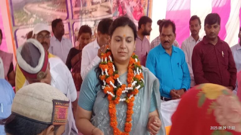‘मंत्री दंपति’ को रास नहीं आई आईएएस दिव्या मित्तल की लोकप्रियता