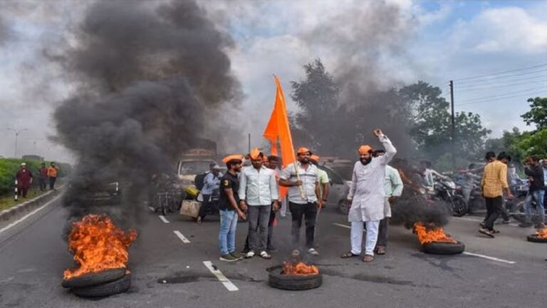 मराठा आरक्षण की आंधी में भाजपा का डूबता जहाज