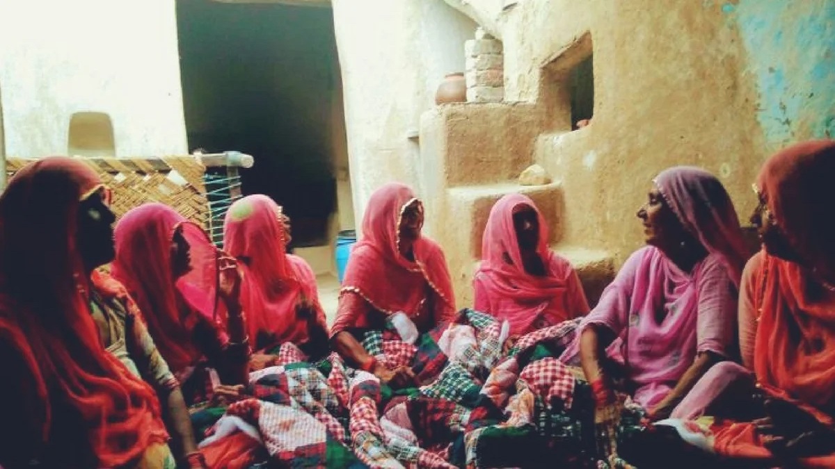 ग्राउंड रिपोर्ट: स्वयं सहायता समूह से आत्मनिर्भर बनती बीकानेर के बिंझरवाड़ी गांव की महिलाएं