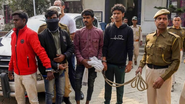 अल्पसंख्यकों के उत्पीड़न का हथियार बन गया है असम में बाल विवाह खात्मे का कानून
