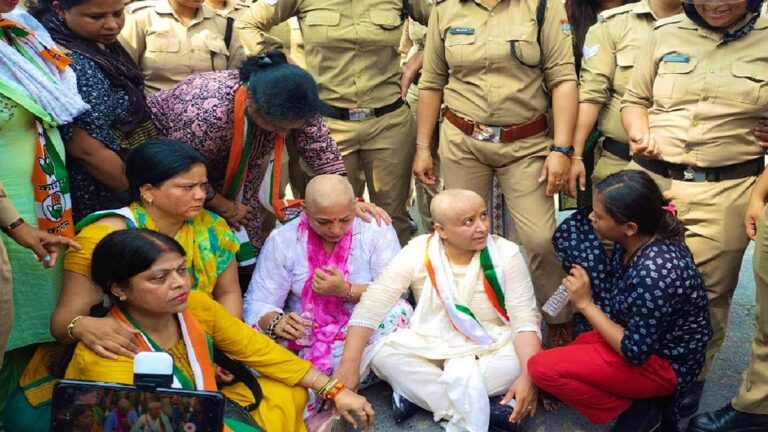 उत्तराखंड: अंकिता को इंसाफ के लिए महिला कांग्रेस का प्रदर्शन, विरोध में महिलाओं ने मुंडवाए सिर