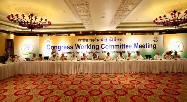 हैदराबाद में कांग्रेस वर्किंग कमेटी यानि युद्ध से पहले की रणनीतिक बैठक!