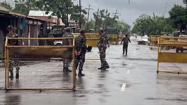 पुलिस वर्दी में मैतेई सशस्त्र दस्ते ने की तीन कुकियों की हत्या, राज्य प्रायोजित हिंसा की गिरफ्त में मणिपुर