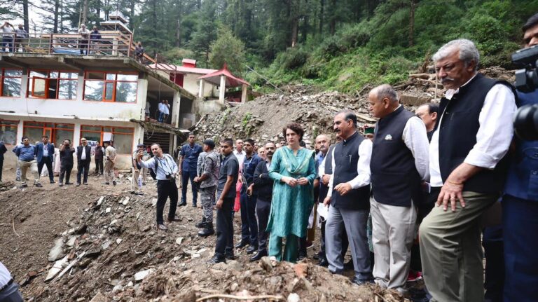 प्रियंका गांधी ने पीएम मोदी को पत्र लिखकर की हिमाचल की प्राकृतिक आपदा को राष्ट्रीय आपदा घोषित करने की मांग