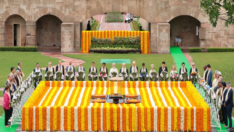 G-20: पीएम मोदी समेत विश्व नेताओं ने राजघाट पर महात्मा गांधी को दी श्रद्धांजलि, बाइडेन वियतनाम रवाना