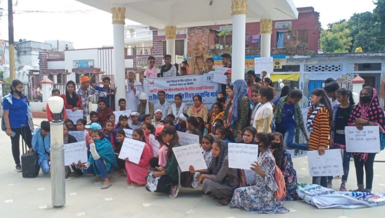 शांति मार्च निकाल युवाओं ने कहा-जब शांति ही नहीं तो उन्नति कैसी?