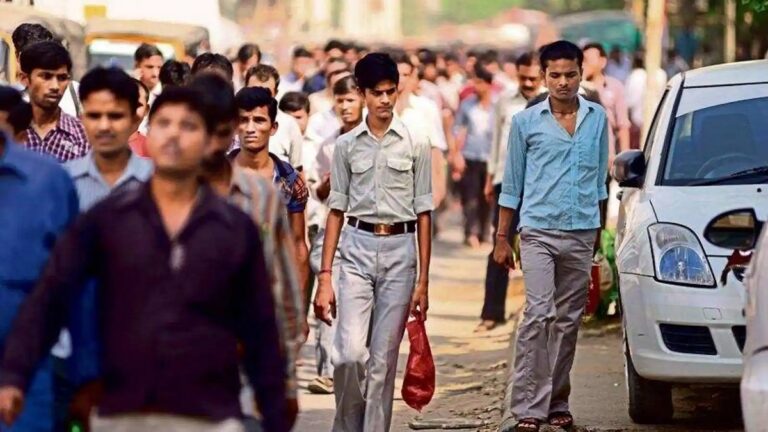 पीएलएफएस रिपोर्ट: सच्चाई छिप नहीं सकती, बनावट के उसूलों से!
