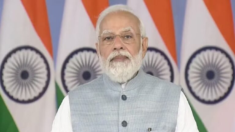 पीएम मोदी ने वरिष्ठ नौकरशाहों को बनाया ‘प्रचारक’, ‘रथ’ पर सवार होकर केंद्र सरकार की उपलब्धियों का करेंगे प्रचार