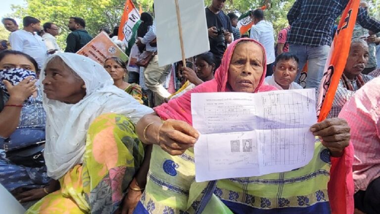 मनरेगा के पैसे के लिए दिल्ली पहुंचीं बंगाल की महिलाओं में कोई कैंसर पीड़ित तो कोई बुढ़ापे में बर्तन मांजने को मजबूर