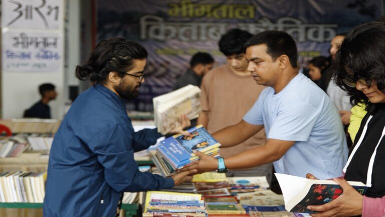 किताब कौतिक: ताकि सोशल मीडिया के दौर में भी पढ़ी जाती रहें किताबें