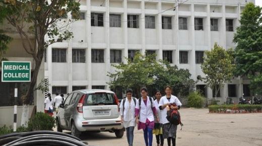 मेडिकल कॉलेजों में फैकल्टी नहीं, छात्रों को पढ़ा रहे हैं ‘घोस्ट’: जांच रिपोर्ट