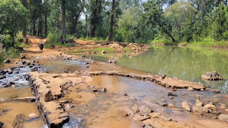 ग्राउंड से चुनाव: ‘हमारे लिए दो ही मुद्दे हैं पहली हमारी सुरक्षा, दूसरी सड़क’