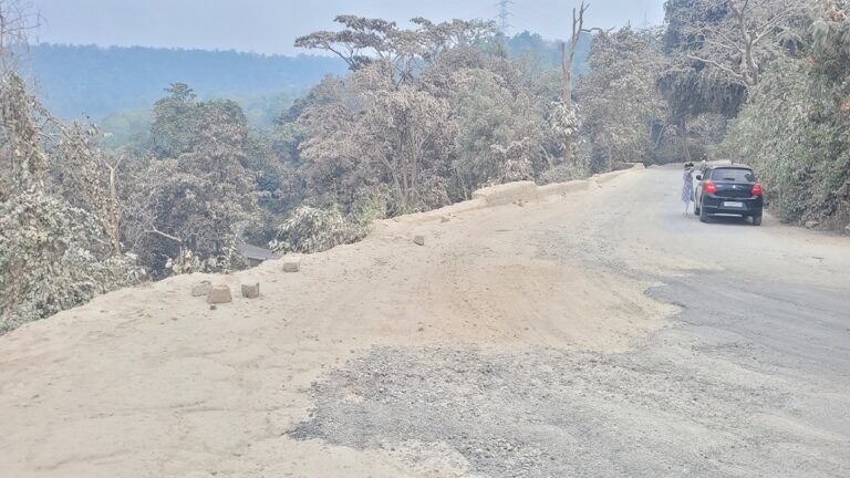 ग्राउंड रिपोर्ट: बस्तर को रायपुर से जोड़ने वाला हाईवे बदहाल, यात्री परेशान
