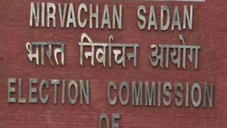 चुनाव आयोग का दोहरा रवैया, बीजेपी के कारनामों पर चुप्पी और विपक्ष के नेताओं को नोटिस