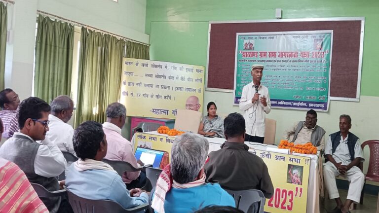 कॉर्पोरेट घरानों को फायदा पहुंचाने के लिए आदिवासियों को जंगल से खदेड़ा जा रहा: जेम्स हेरेंज
