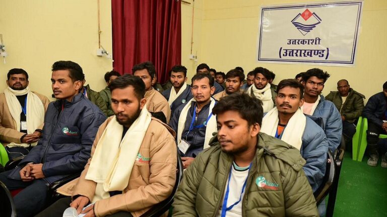 सिलक्यारा सुरंग से निकाले गए झारखंड के 15 मजदूर 1 दिसंबर को पहुंच सकते हैं अपने घर