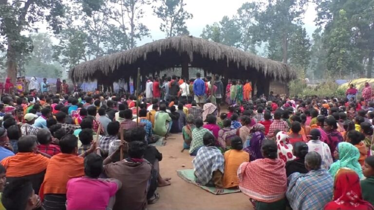 ग्राउंड रिपोर्ट: छत्तीसगढ़ के नारायणपुर में धरना दे रहे आदिवासियों पर पुलिस का कहर, थाने में भी की पिटाई