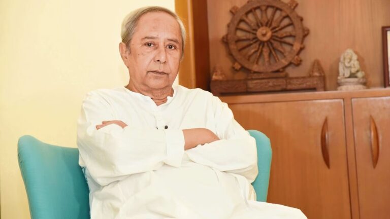ओडिशा सरकार ने आदिवासियों की जमीन को गैर-आदिवासियों को बेचने के फैसले पर रोक लगाई