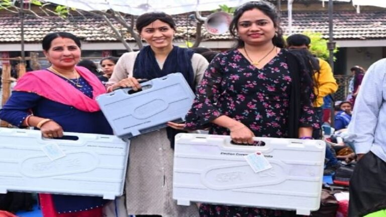 ग्राउंड से चुनाव: रायपुर उत्तर सीट ने रचा इतिहास, सभी मतदान केंद्रों पर महिलाएं संभाल रहीं जिम्मेदारी
