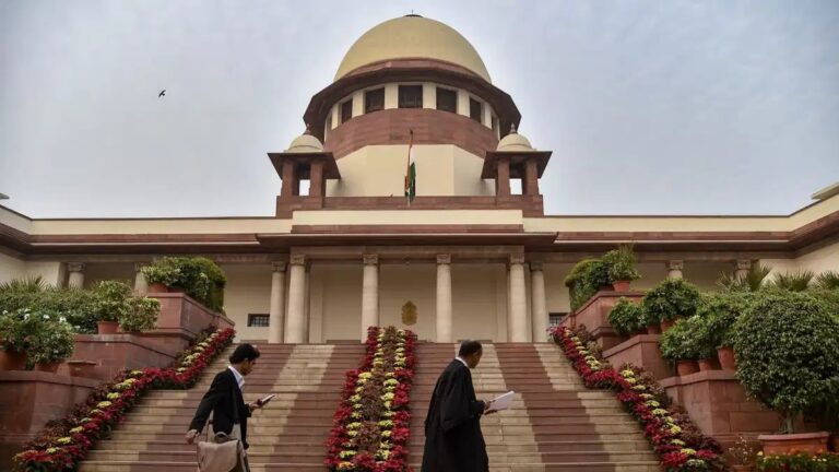 प. बंगाल के अधिकारियों के खिलाफ लोकसभा विशेषाधिकार समिति की कार्यवाही पर रोक