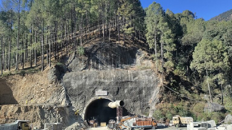 EXCLUSIVE: सुरंग को बचाने की चिन्ता में हुई मजदूरों को निकालने में देरी?