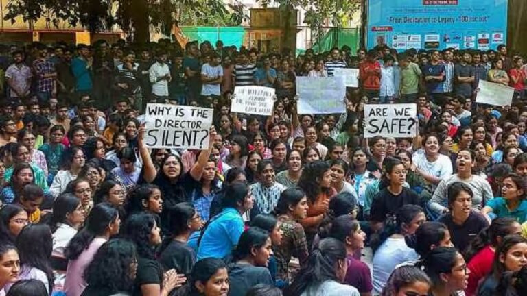 आईआईटी-बीएचयू केस: वाराणसी पुलिस ने छेड़छाड़ के मामले में सामूहिक बलात्कार की धारा जोड़ी