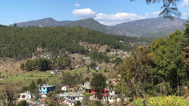 ग्राउंड रिपोर्ट: 5G के दौर में मोबाइल नेटवर्क से वंचित उत्तराखंड का जगथाना गांव