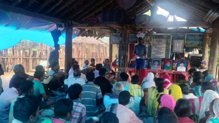 छत्तीसगढ़: पुलिस ने टोडगट्टा को घेरा, लोहे की प्रस्तावित खदानों के खिलाफ आंदोलन कर रहे हैं आदिवासी