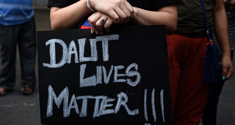केंद्र द्वारा दलित छात्रवृत्ति रोकने के चलते कई लाभार्थियों के ऊपर गिरफ्तारी की तलवार
