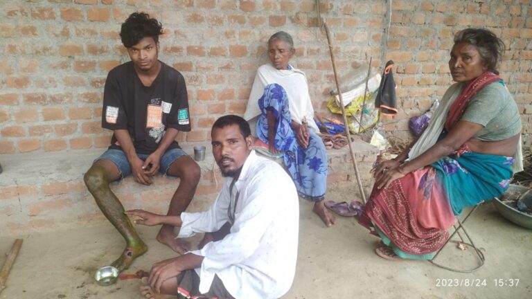 15 वर्षों से केवल जड़ी-बूटियों से सर्पदंश का इलाज कर ग़रीबों को जीवन दान दे रहे हैं हनुक लकड़ा