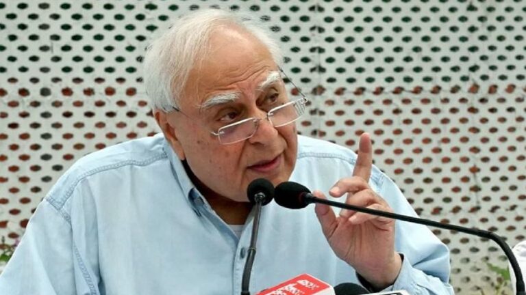अनुच्छेद 226 और 21 को निलंबित किये बिना लागू है अघोषित आपातकाल, जमानत नहीं जेल बना आदर्श: कपिल सिब्बल