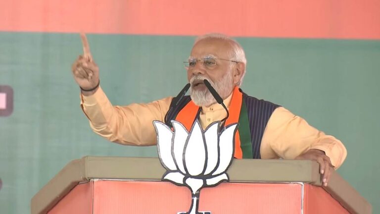 दिवालिया हुई भाजपा के बस तीन सहारे; मोदी, मोदी और मोदी !