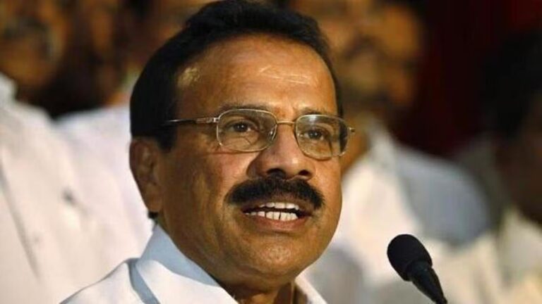 सदानंद गौड़ा ने राजनीति से संन्यास लेने की घोषणा कर कर्नाटक में बढ़ाया भाजपा का संकट