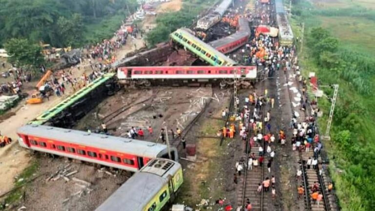 ट्रेन हादसों की बढ़ती संख्या की वजह लापरवाही या निजीकरण?