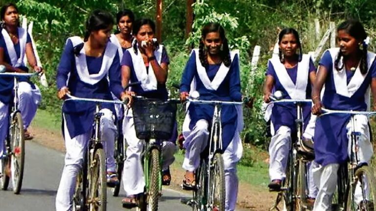 बिहार में सरकार की योजनाओं से बदल रही महिलाओं की जिंदगी