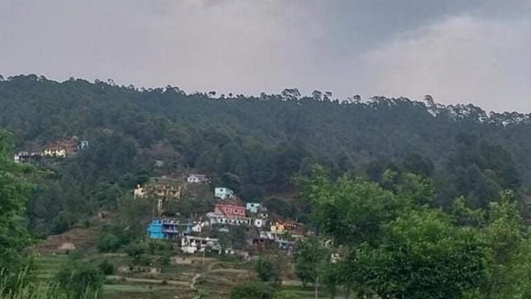 ग्राउंड रिपोर्ट: उत्तराखंड के मिकीला गांव में ना तो सड़क है और ना ही अस्पताल, कब बदलेंगे हालात?