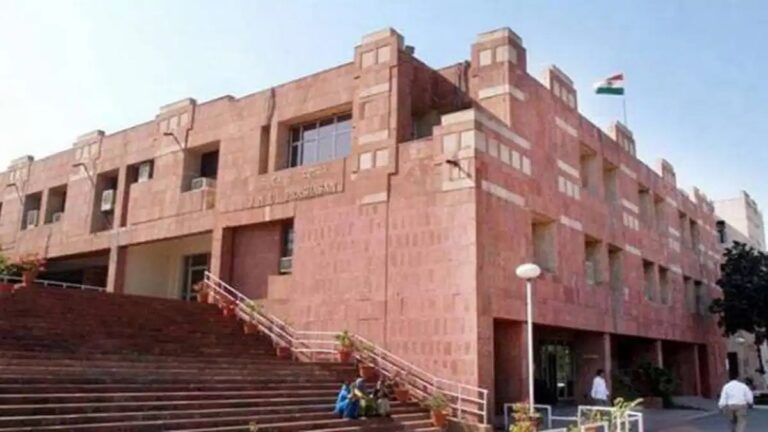 जेएनयू में धरना-प्रदर्शन करने पर लगेगा 20 हजार का जुर्माना, परिसर से हो सकता है निष्कासन