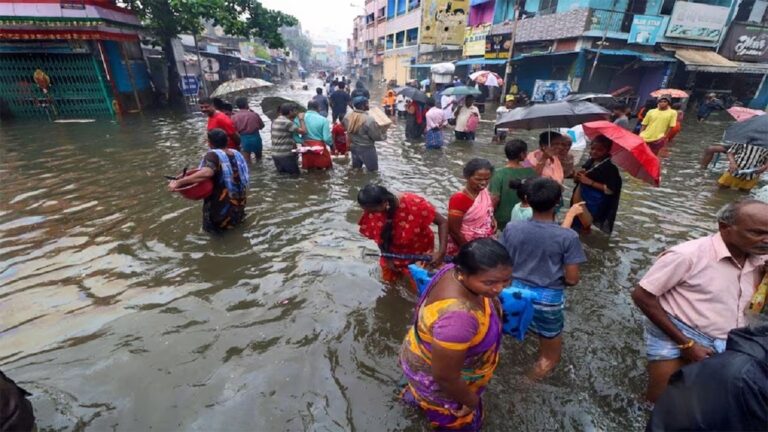 समुद्री हवाओं का प्रकोपः तमिलनाडु में भारी बारिश से तबाही का मंजर