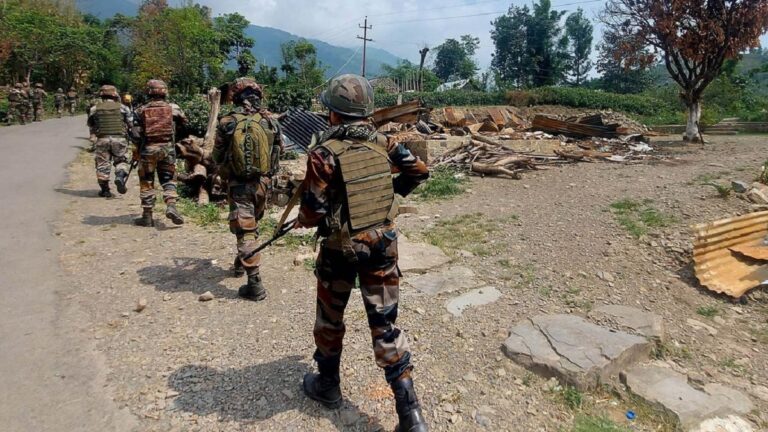 मणिपुर में फिर भड़की हिंसा, गोलीबारी की सूचना के बाद 13 शव मिले