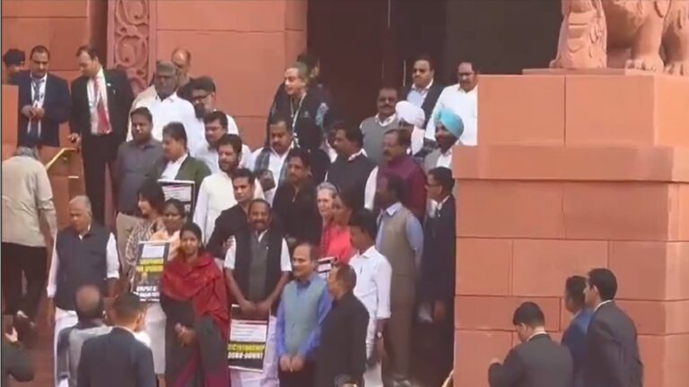 इंडिया गठबंधन का फैसला: निलंबित सांसदों के समर्थन में विपक्षी सांसदों का विरोध रहेगा जारी