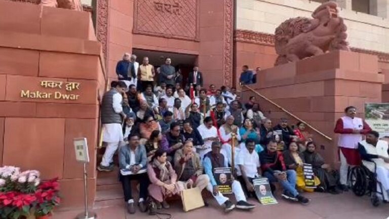 क्या यह हिटलर के इतिहास के पन्ने को ही दोहराने की तैयारी नहीं है?