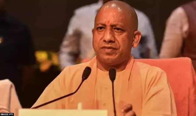 यूपी में रामायण पाठ और भजन-कीर्तन के आयोजन में जुटे आला-अधिकारी, योगी सरकार का आदेश