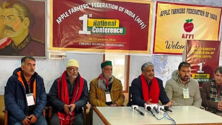 संयुक्त किसान मोर्चा के साथ आए सेब उत्पादक